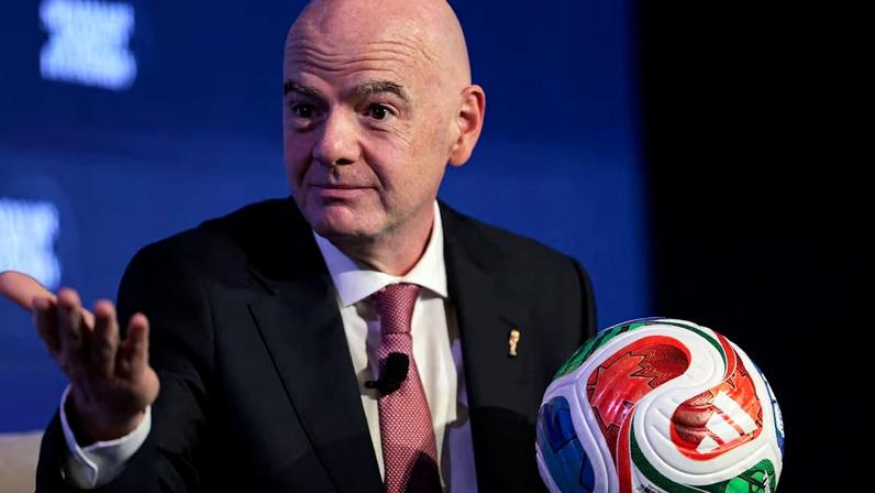 Gianni Infantino revelou a informação durante durante o evento Semafor World Economy. Foto: Kent Nishimura/AFP