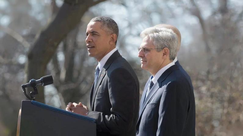 Merrick Garland ao lado do então presidente Barack Obama: barrado pelo Senado em 2016. (Foto: EFE/Shawn Thew)