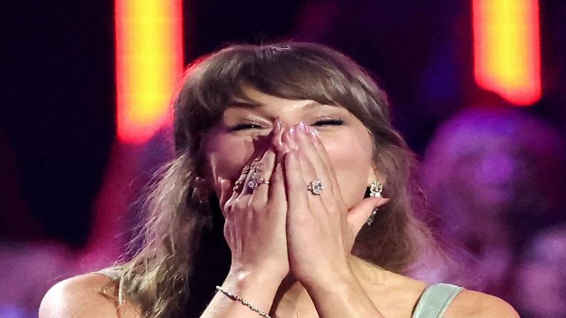 Taylor Swift revela data e local de casamento com Travis Kelce, segundo revista