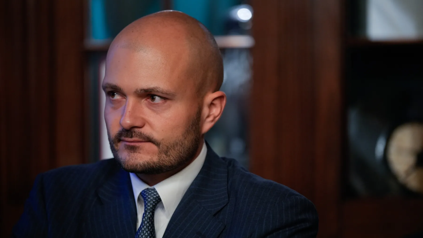 Empresário tcheco de 33 anos chega aos bilhões com guerra na Ucrânia e se torna o homem mais rico do país