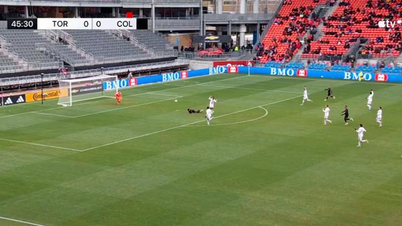 Colorado Rapids vence Toronto FC 1-0 com Raheem Edwards expulso