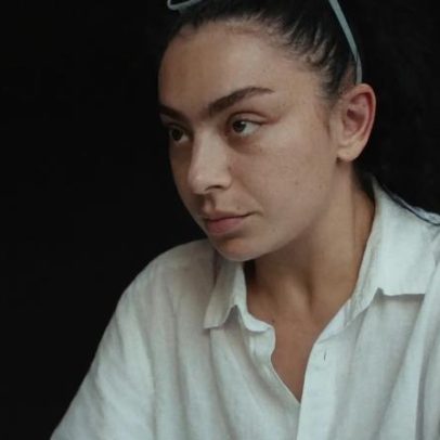 Charli XCX estrela filme sobre vulcões e emoção inesperada