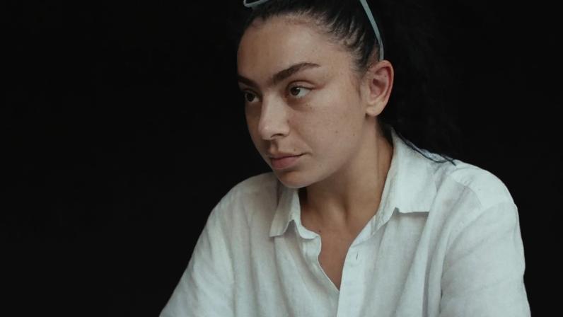 Charli XCX in 'Erupcja.'