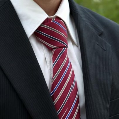 A evolução da gravata no vestuário masculino ao longo dos séculos