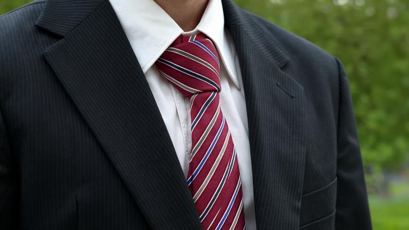 A evolução da gravata no vestuário masculino ao longo dos séculos