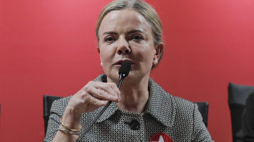 Gleisi acusa Caiado, Tarcísio e Bolsonaros de traidores da pátria