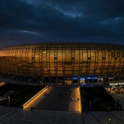 Arena moderna com 41.620 lugares, maior palco esportivo do norte da Polônia