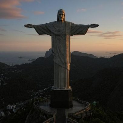 Monumento em art déco de 38 m com 28 m de braços vira maior símbolo do Brasil