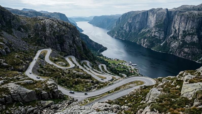 Rodovia norueguesa com vinte e sete curvas fechadas que desce até o nível do fiorde – Créditos: depositphotos.com / fokkebok