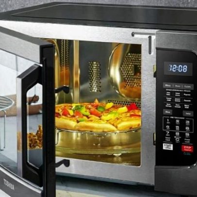Comida requentada no micro-ondas: perigo ou exagero?