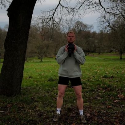 Treino diário com goblet squats por um mês traz resultados surpreendentes