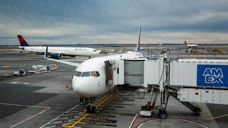 Combustível para aviões aumentou 55%, o que deve se refletir no preço das passagens aéreas