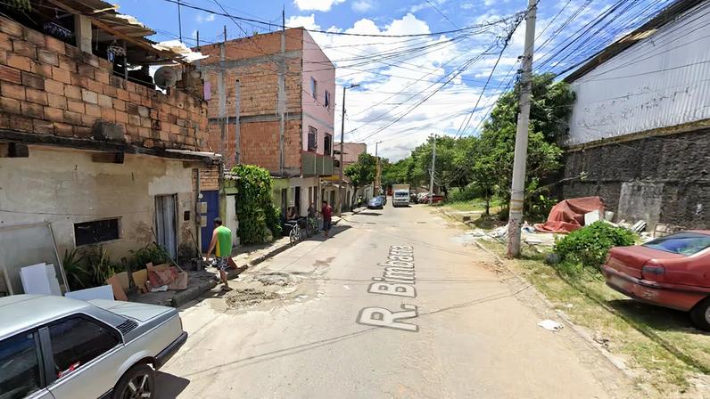 Não há informações sobre a autoria ou motivação do crime até o momento.
