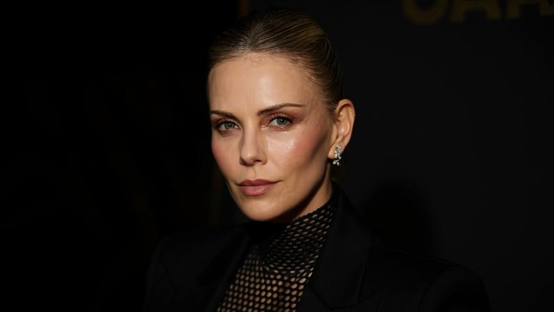 Charlize Theron diz não conseguiria morar com alguém novamente