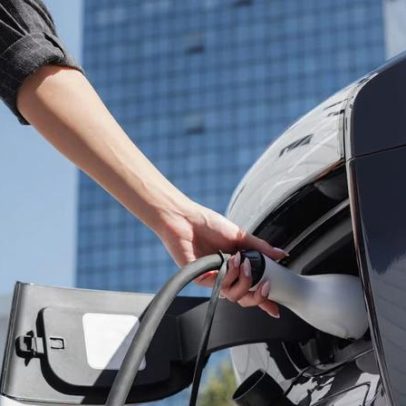 Combustível alto impulsiona busca por EVs na Europa, preços estáveis