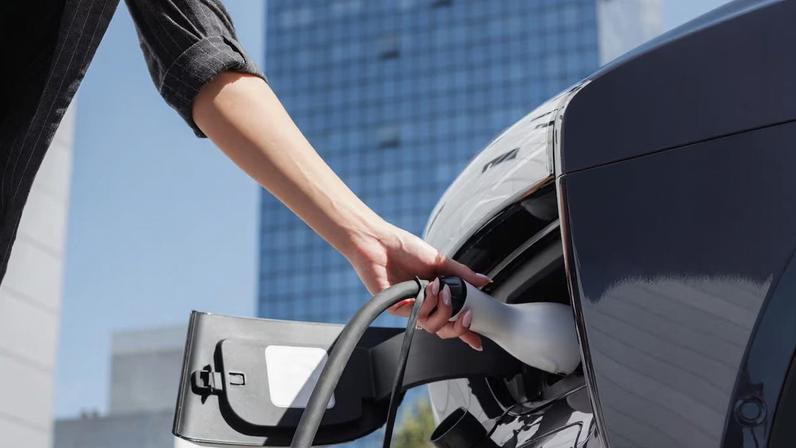 Crescimento das vendas de carros elétricos pode não ser sustentável após a normalização dos preços dos combustíveis. Foto: Getty Image.