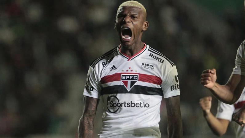 Arboleda pressiona saída do São Paulo após goleada e quer ser vendido
