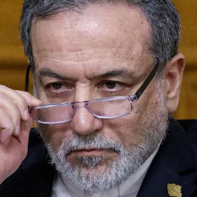 Irã afirma negociações com EUA começam sexta-feira e reabre Estreito de Hormuz