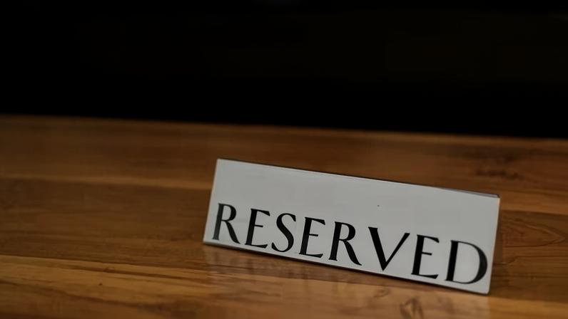 Festas privadas existem em todo lugar, mas há locais onde o acesso é ainda mais restrito. Em alguns bairros e cidades, só entra quem recebe convite — um conceito que mistura exclusividade e, claro, curiosidade.