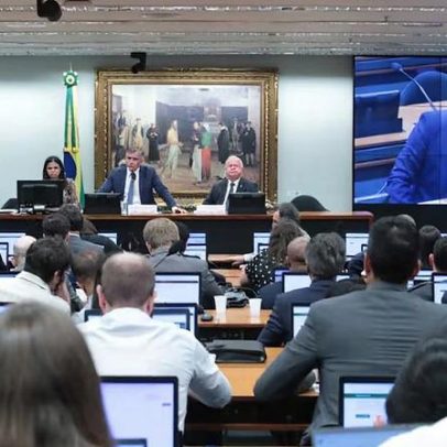 Comissão da Câmara aprova PEC que prevê fim da escala 6x1 em meio a embate entre Congresso e governo
