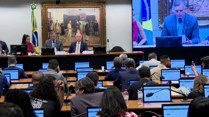 Objetivo da proposta é reduzir a jornada de trabalho dos brasileiros