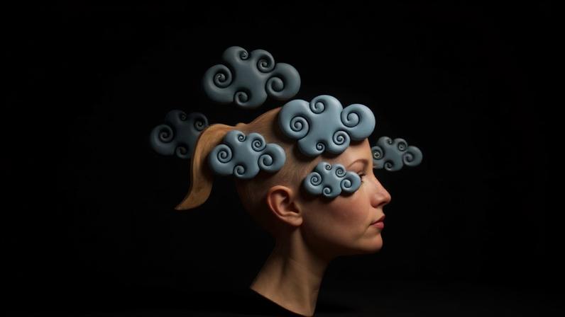 Névoa mental, ou brain fog, é um dos sintomas da menopausa