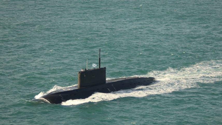 Ministro afirmou que os submarinos russos já deixaram as águas britânicas e seguiram para o norte
