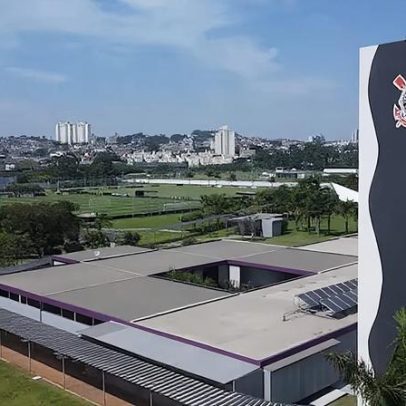 Gaviões da Fiel espalha faixas no CT do Corinthians e pressiona elenco