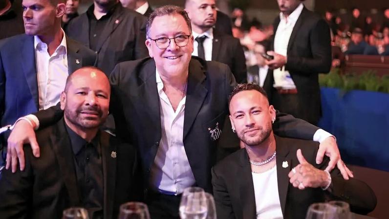 Marcelo Teixeira e os dois Neymar. Sintonia perfeita deve transformar o Santos em SAF