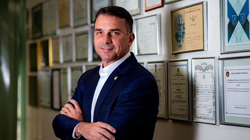 Pré-candidato à Presidência, senador Flávio Bolsonaro (PL-RJ) apresenta candidatos aos governos