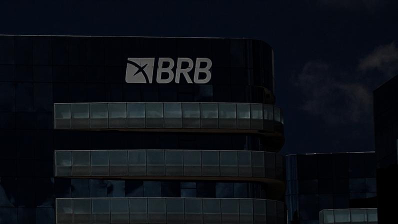Fachadas dos prédios do Banco do Brasil, Correios, BRB, APEX, Correios-CAPES- SENAI-CNC-SESI.