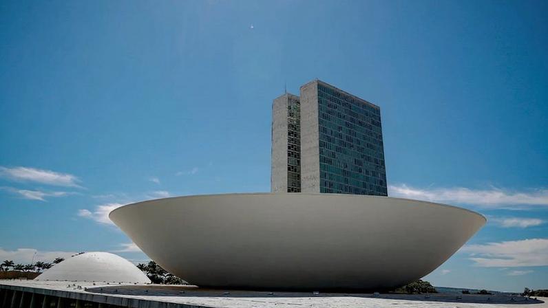 A comissão especial é a etapa responsável por analisar o mérito das propostas; na imagem, a fachada da Câmara dos Deputados