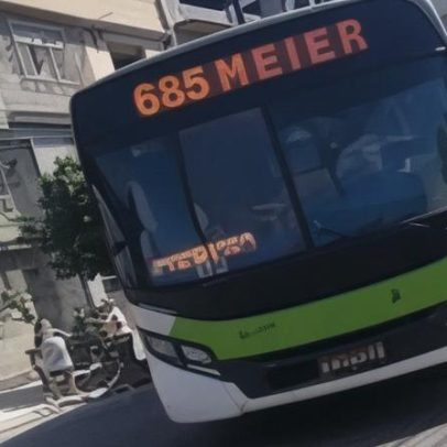 Ônibus sequestrados na zona Norte do Rio são usados como barricadas