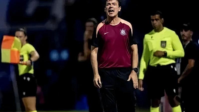 Fernando Diniz, técnico do Corinthians