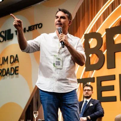 Flávio promete revisar reforma tributária e defende impeachment de ministros STF
