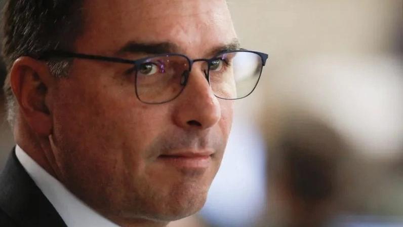 A pré-campanha de Flávio Bolsonaro trabalha com ao menos 9 nomes para vice, em uma lista que combina perfis políticos e empresariais