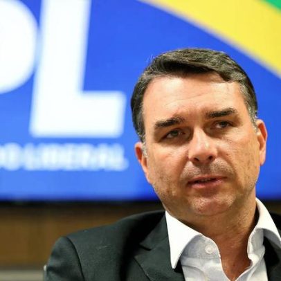 Restrição de visitas a Bolsonaro amplia poder de Flávio na escolha de senadores