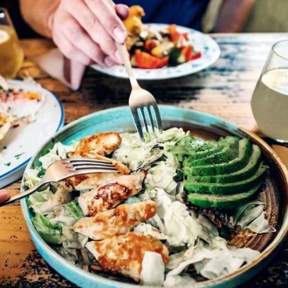 9 hábitos alimentares que desagradaram editores