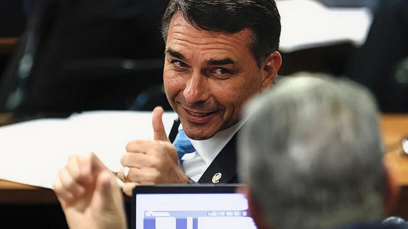 Flávio usa sabatina de Messias para mostrar imagem moderada