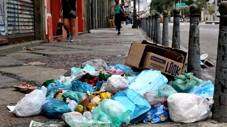 Câmara aprova multa para quem descarta lixo em vias públicas | Agência Brasil