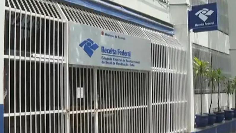 Fachada de prédio da Receita Federal