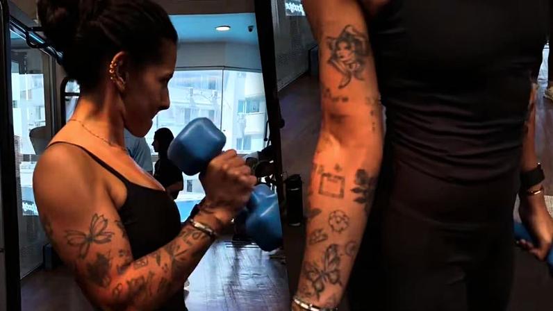 Ana Castela mostra braço musculoso em treino e revela rotina fitness