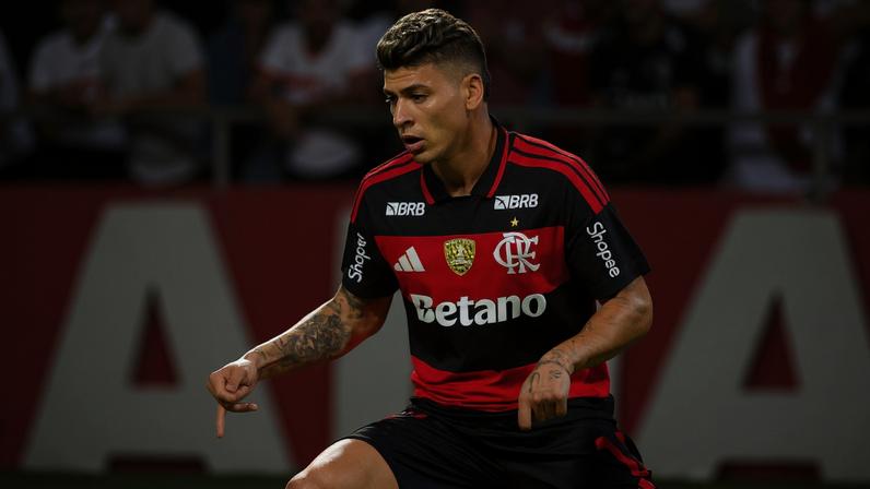 STJD reduz suspensão de Carrascal por jogada violenta em Flamengo x Corinthians