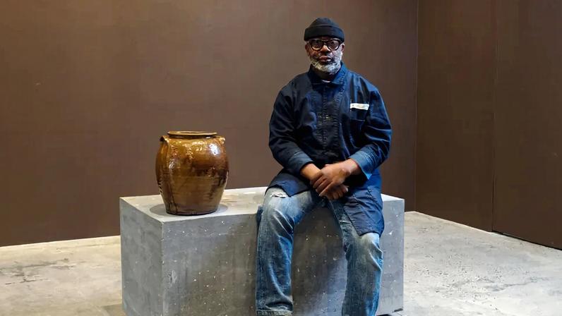 Obra herdada de David Drake é estrela da exposição de Theaster Gates na Gagosian