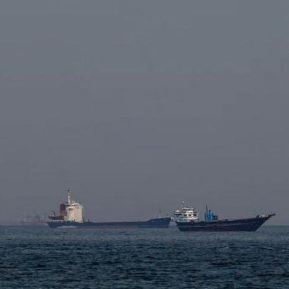 Três navios atingidos no Estreito de Ormuz após extensão de cessar-fogo por Trump