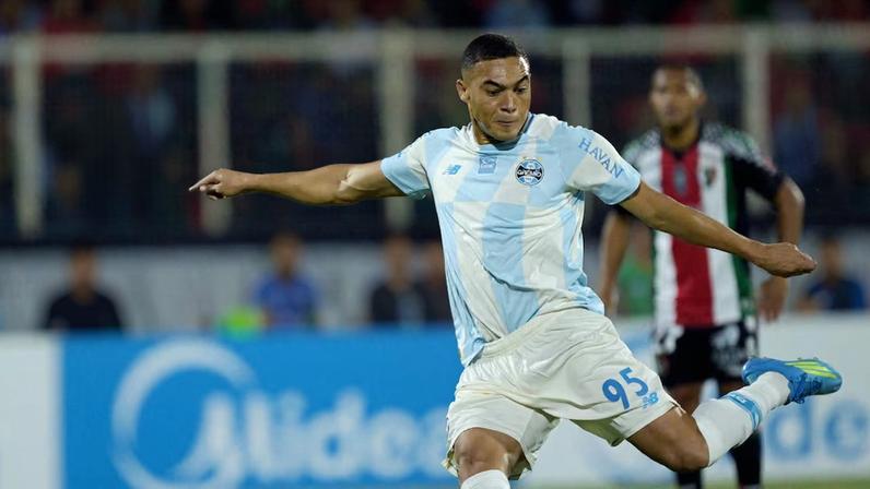 Carlos Vinicius bateu mesmo pênalti três vezes e errou todas as cobranças.