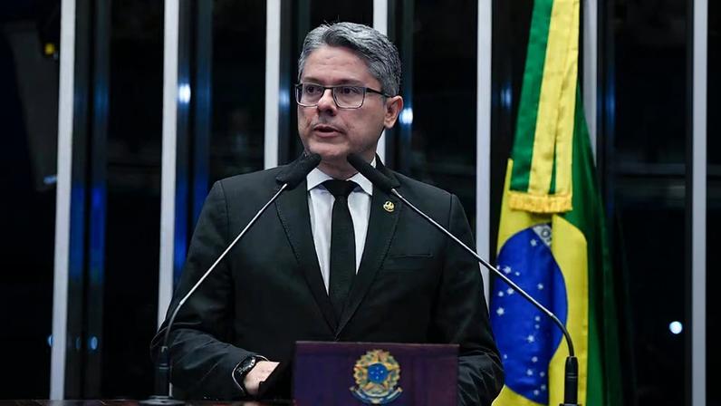 Alessandro Vieira (MDB-SE) fez sugestão em relatório final da CPI do Crime Organizado