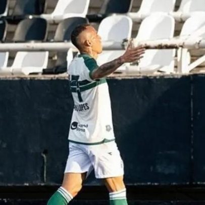 Breno Lopes abre o placar para o Coritiba contra o Botafogo