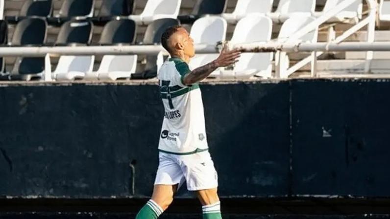 Breno Lopes abre o placar para o Coritiba contra o Botafogo