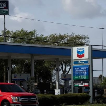 Preço da gasolina nos EUA sobe 37,8% desde o início da guerra, a US$ 4,11